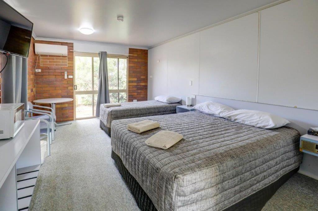 Tambo Mill Motel & Caravan Park Exterior foto